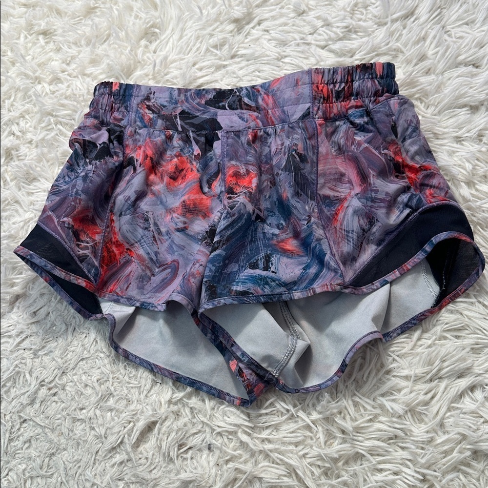 Lululemon Hotty Hot Low-Rise Lined Short 2.5" Atmospheric Purple Multi / Classic